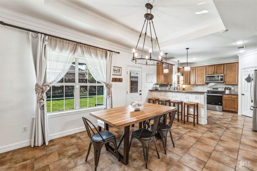 Image 10 of property listing at 3933 Margaret Lane, San Angelo, TX 76904