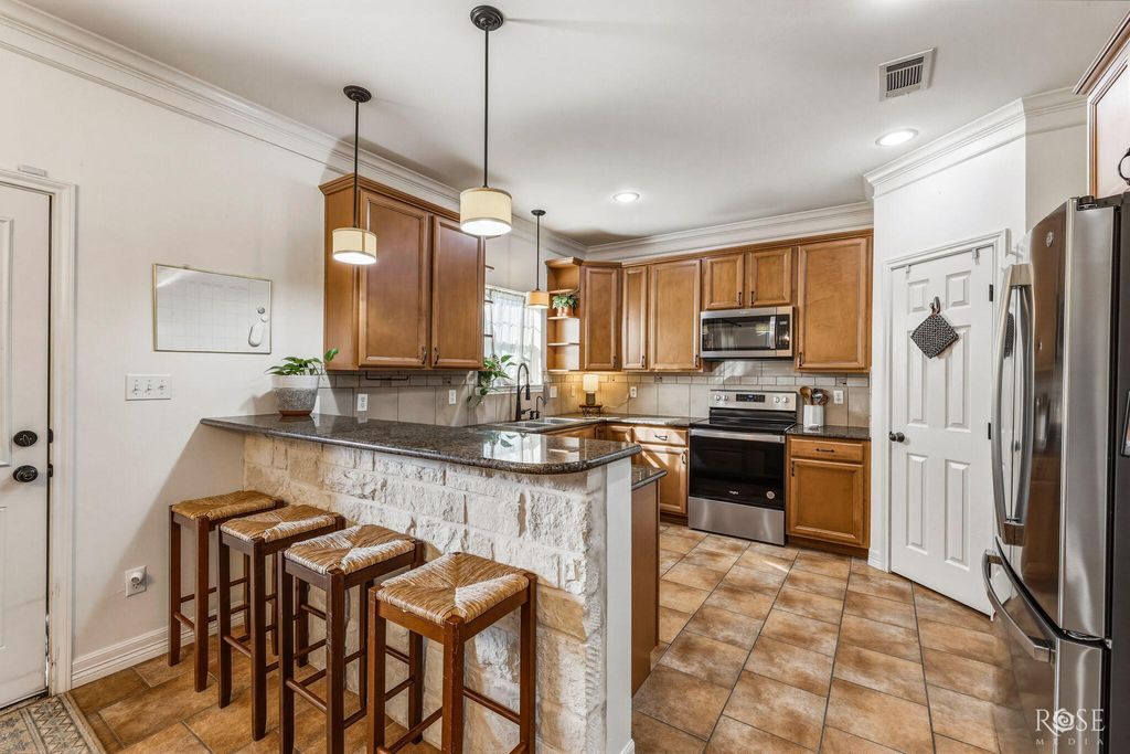 Image 12 of property listing at 3933 Margaret Lane, San Angelo, TX 76904