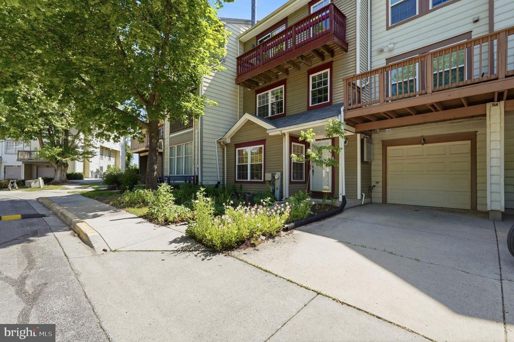 Image 4 of property listing at 4753 RIVER VALLEY WAY #56, Bowie, MD 20720