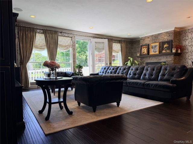 38 Hamlet Woods Drive, Saint James, NY 11780