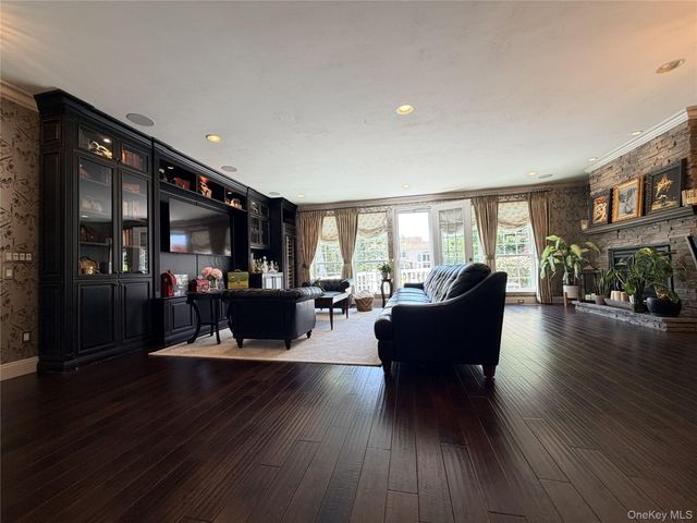 38 Hamlet Woods Drive, Saint James, NY 11780