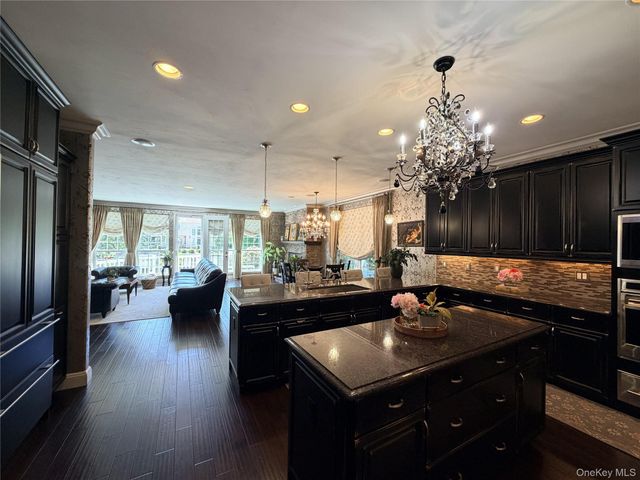 38 Hamlet Woods Drive, Saint James, NY 11780