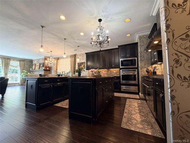38 Hamlet Woods Drive, Saint James, NY 11780