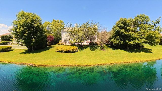 38 Hamlet Woods Drive, Saint James, NY 11780