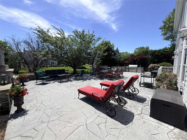 38 Hamlet Woods Drive, Saint James, NY 11780
