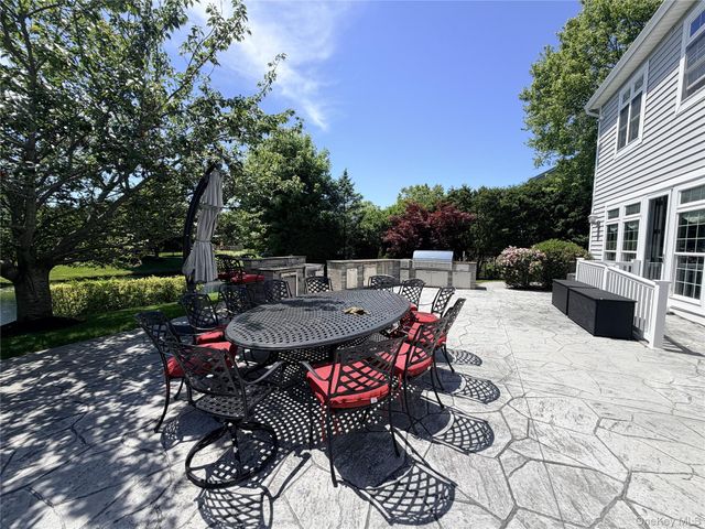 38 Hamlet Woods Drive, Saint James, NY 11780