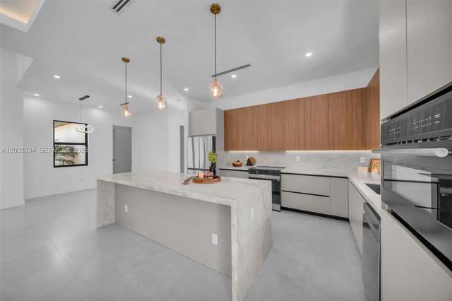 1055 Embers PKWY W, Cape Coral, FL 33993