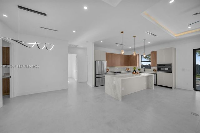 1055 Embers PKWY W, Cape Coral, FL 33993