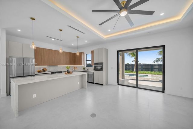 1055 Embers PKWY W, Cape Coral, FL 33993