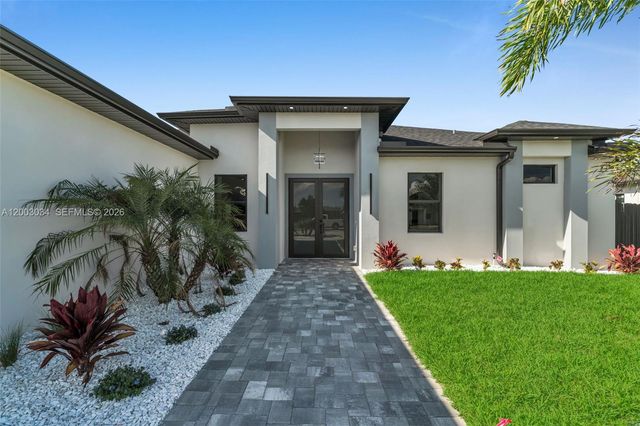 1055 Embers PKWY W, Cape Coral, FL 33993