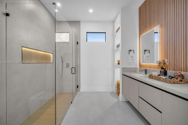 1055 Embers PKWY W, Cape Coral, FL 33993