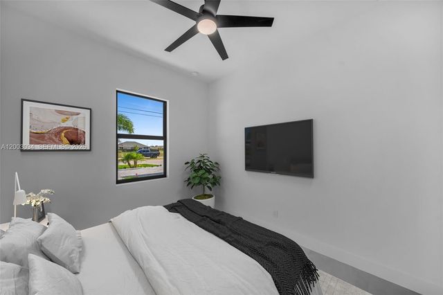 1055 Embers PKWY W, Cape Coral, FL 33993