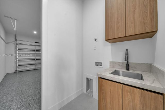 1055 Embers PKWY W, Cape Coral, FL 33993