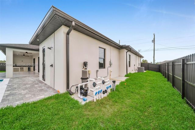 1055 Embers PKWY W, Cape Coral, FL 33993