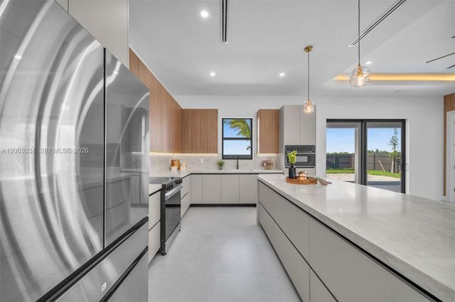 1055 Embers PKWY W, Cape Coral, FL 33993