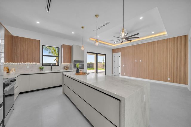 1055 Embers PKWY W, Cape Coral, FL 33993