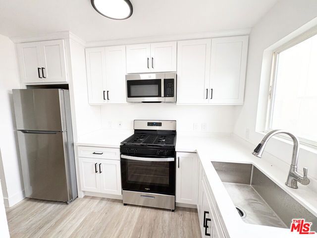 2637 S Manhattan Place 8, Los Angeles, CA 90018