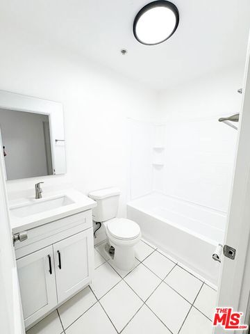 2637 S Manhattan Place 8, Los Angeles, CA 90018