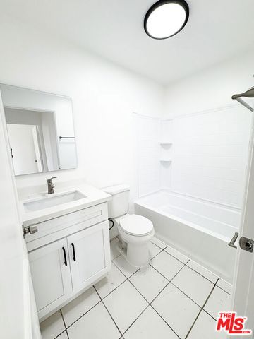 2637 S Manhattan Place 8, Los Angeles, CA 90018