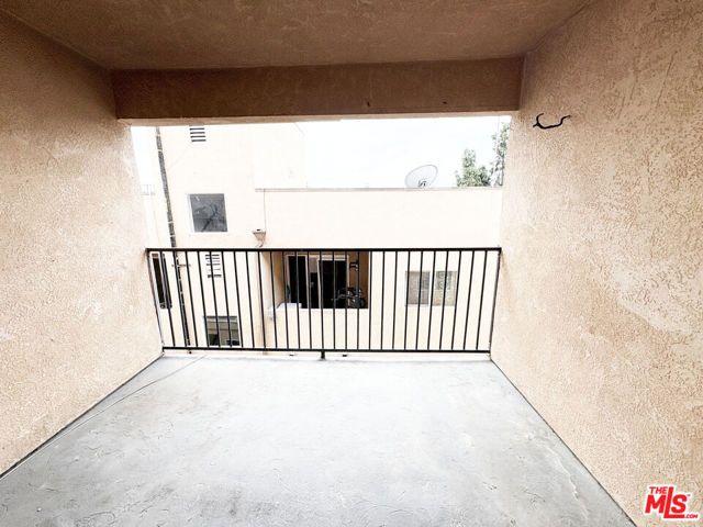 2637 S Manhattan Place 8, Los Angeles, CA 90018