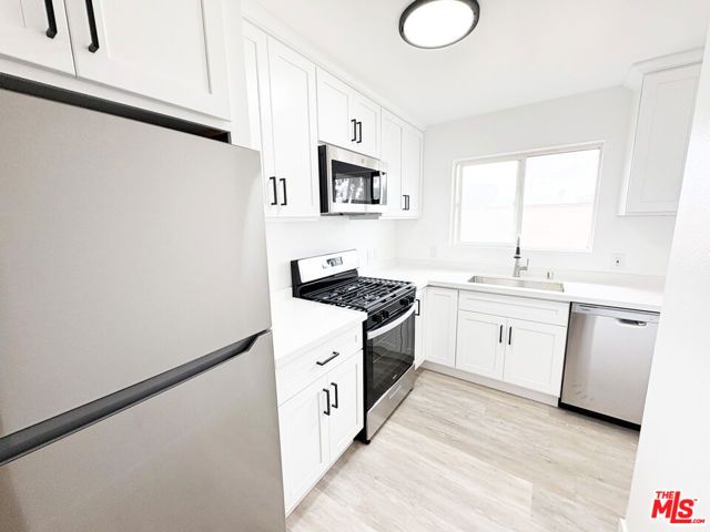 2637 S Manhattan Place 8, Los Angeles, CA 90018