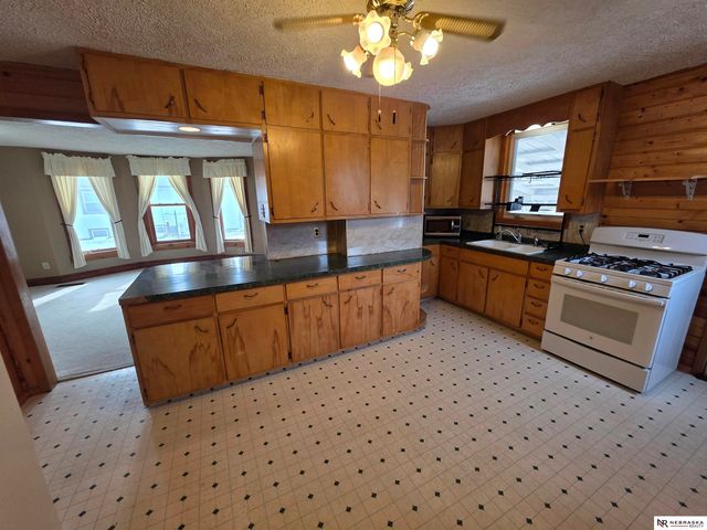 1175 N Locust Street, Wahoo, NE 68066