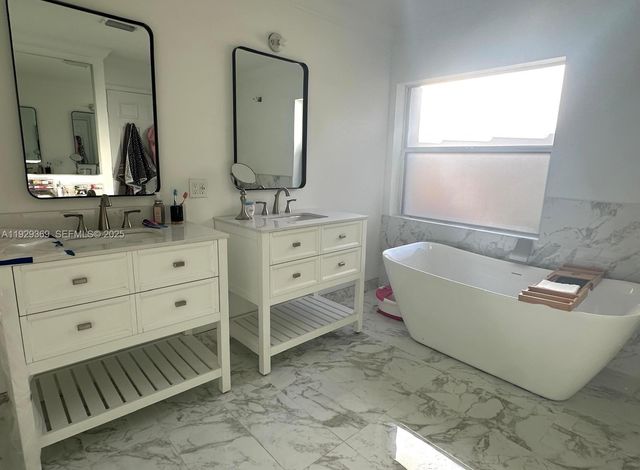 18365 NW 21st St, Pembroke Pines, FL 33029