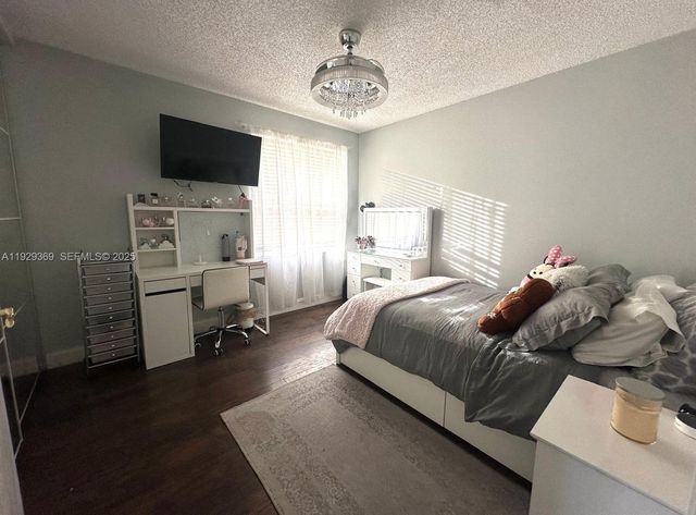 18365 NW 21st St, Pembroke Pines, FL 33029