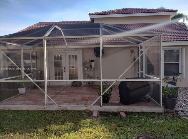 18365 NW 21st St, Pembroke Pines, FL 33029