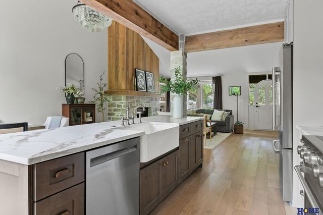 2100 Heritage Pines Court, Lincoln, NE 68506