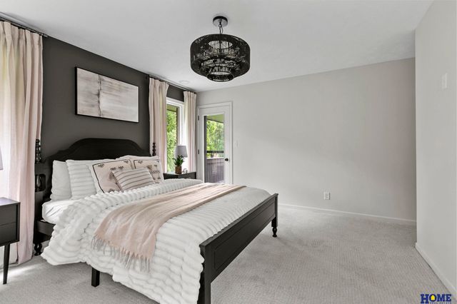 2100 Heritage Pines Court, Lincoln, NE 68506