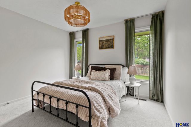 2100 Heritage Pines Court, Lincoln, NE 68506