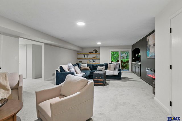 2100 Heritage Pines Court, Lincoln, NE 68506