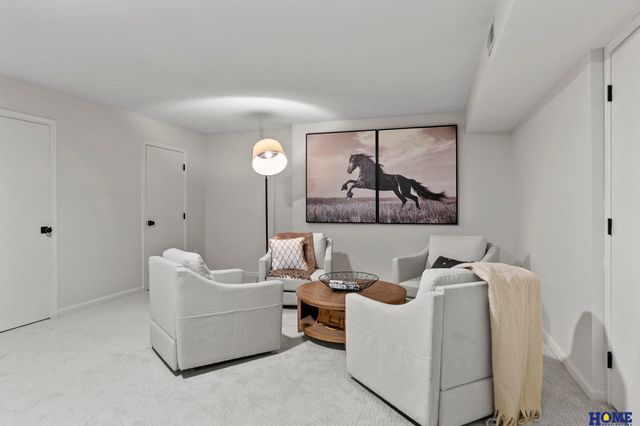 2100 Heritage Pines Court, Lincoln, NE 68506