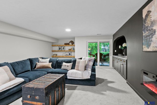 2100 Heritage Pines Court, Lincoln, NE 68506