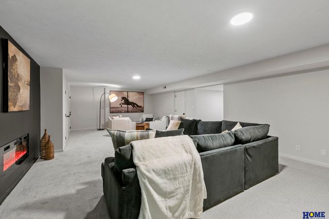 2100 Heritage Pines Court, Lincoln, NE 68506