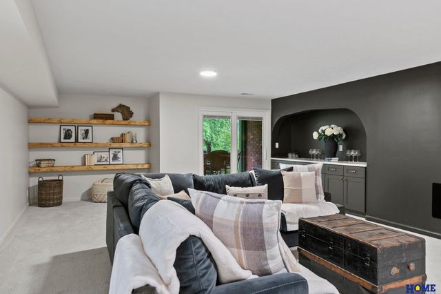 2100 Heritage Pines Court, Lincoln, NE 68506