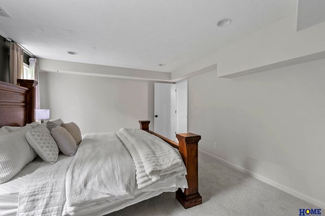 2100 Heritage Pines Court, Lincoln, NE 68506