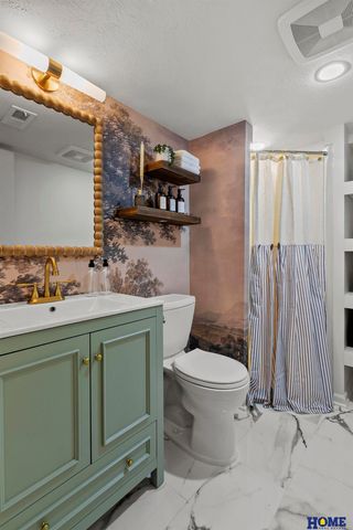 2100 Heritage Pines Court, Lincoln, NE 68506