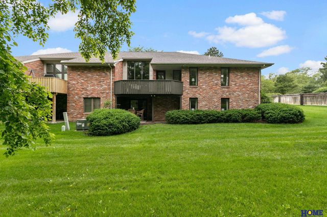 2100 Heritage Pines Court, Lincoln, NE 68506