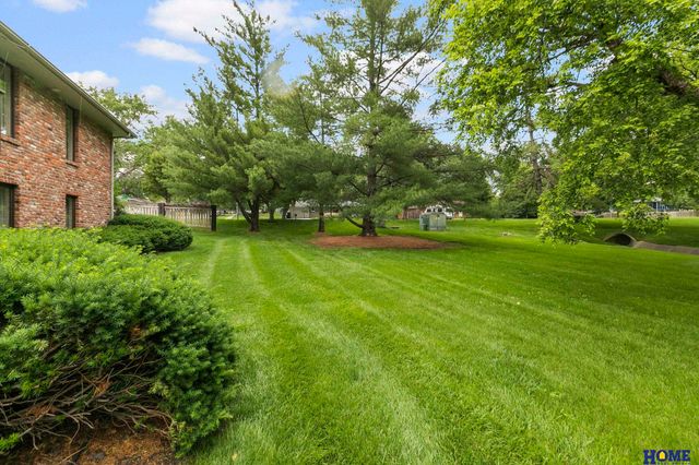 2100 Heritage Pines Court, Lincoln, NE 68506