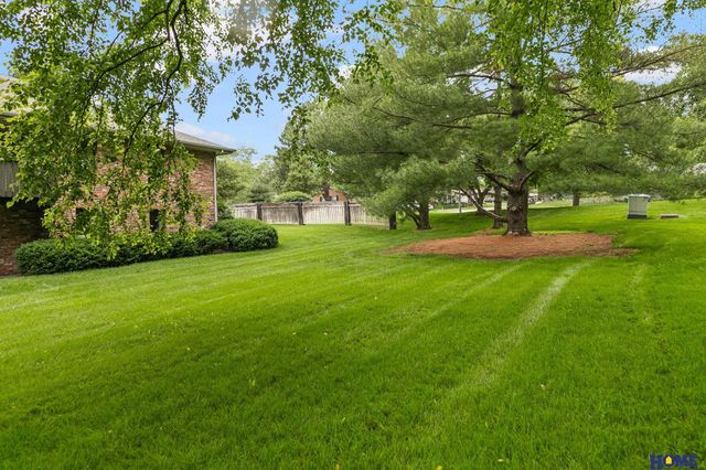 2100 Heritage Pines Court, Lincoln, NE 68506