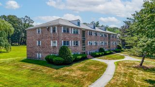25 Edgelawn Ave 10, North Andover, MA 01845