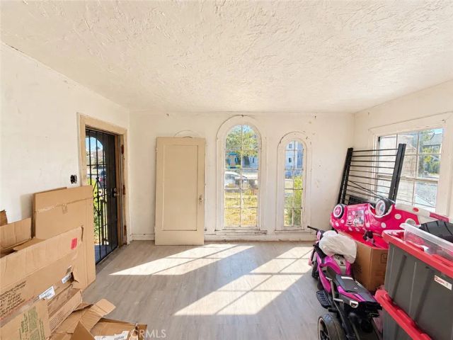 1457 W 37th Dr, Los Angeles, CA 90018