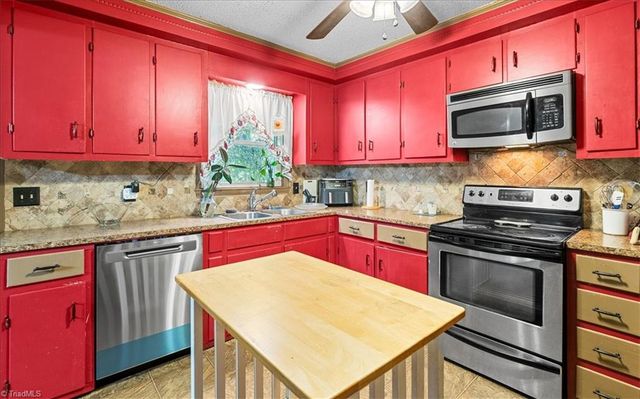 2250 Willow Bend Drive, Kernersville, NC 27284