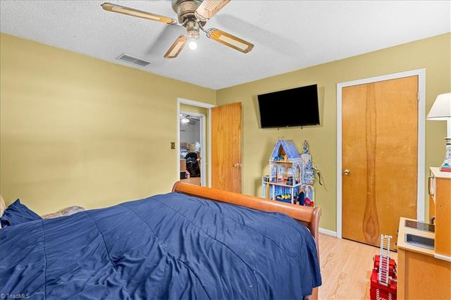 2250 Willow Bend Drive, Kernersville, NC 27284
