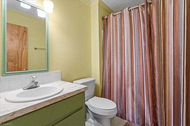 2250 Willow Bend Drive, Kernersville, NC 27284