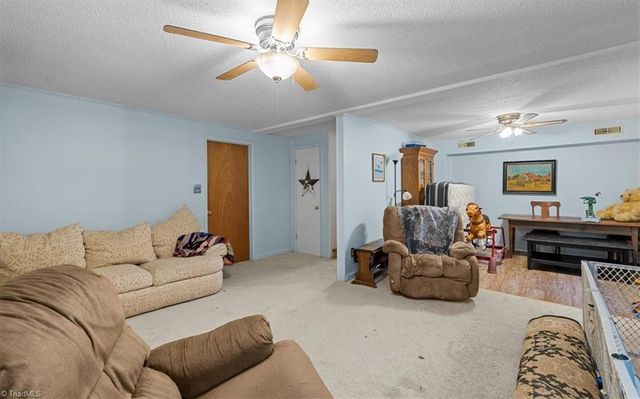 2250 Willow Bend Drive, Kernersville, NC 27284