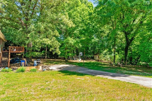 2250 Willow Bend Drive, Kernersville, NC 27284