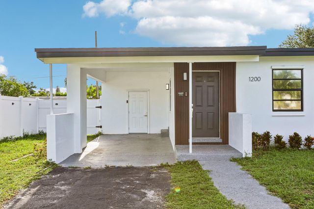 1200 NW 19TH Avenue, Fort Lauderdale, FL 33311